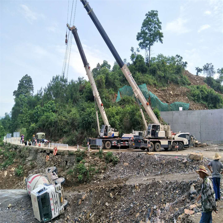 连山汽车掉沟里叫吊车救援要多少钱